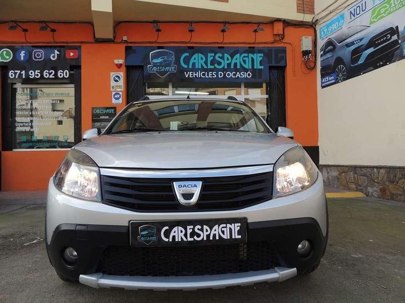 Usado Dacia Sandero Stepway 85 CV (62 kW) 2012 Gris Utilitario