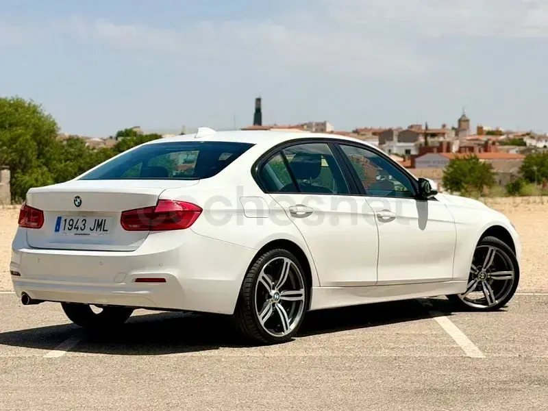 Usado BMW 318 Comfort Edition 150 CV (110 kW) 2016 Blanco Berlina