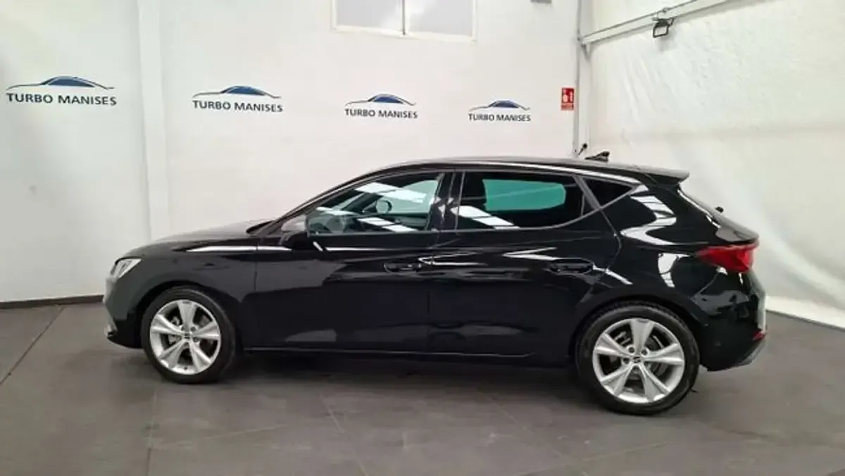 Usado Seat Leon FR 110 CV (80 kW) 2024 Blanco Utilitario