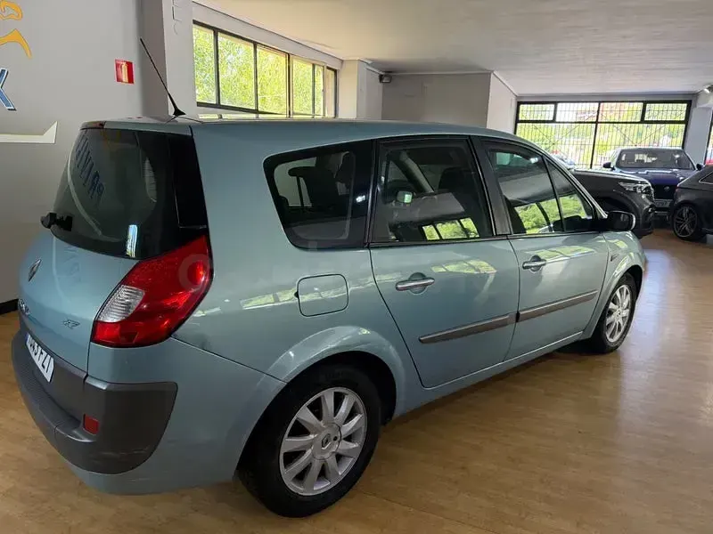 Usado Renault Grand Scénic II Dynamique 130 CV (95 kW) 2008 Azul Monovolumen