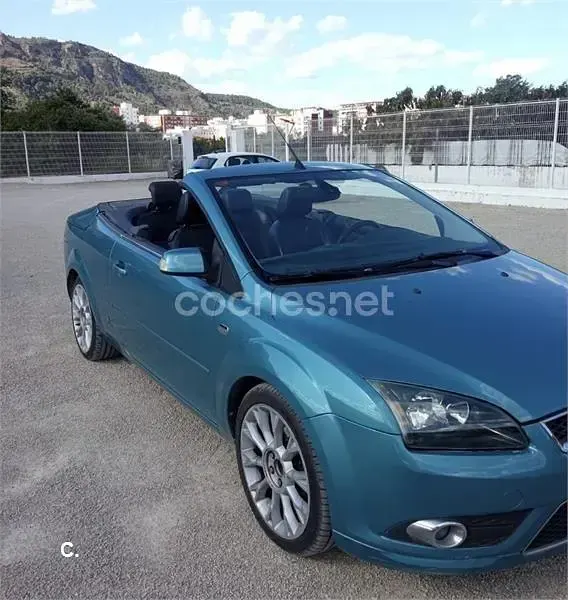 Usado Ford Focus Cabriolet Trend 136 CV (100 kW) 2007 Azul Descapotable