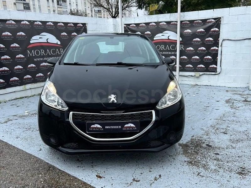 Usado Peugeot 208 Access 82 CV (60 kW) 2015 Negro Utilitario