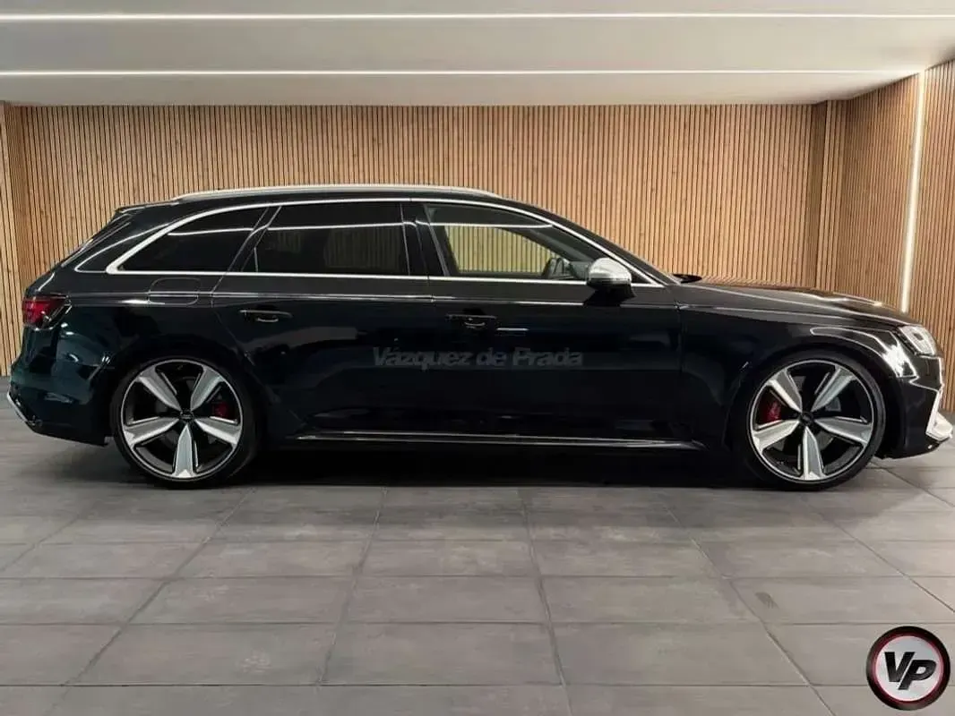 Usado Audi RS4 Sport 450 CV (330 kW) 2018 Negro Familiar
