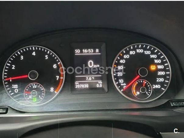 Usado VW Touran Sportline 140 CV (102 kW) 2015 Verde Monovolumen