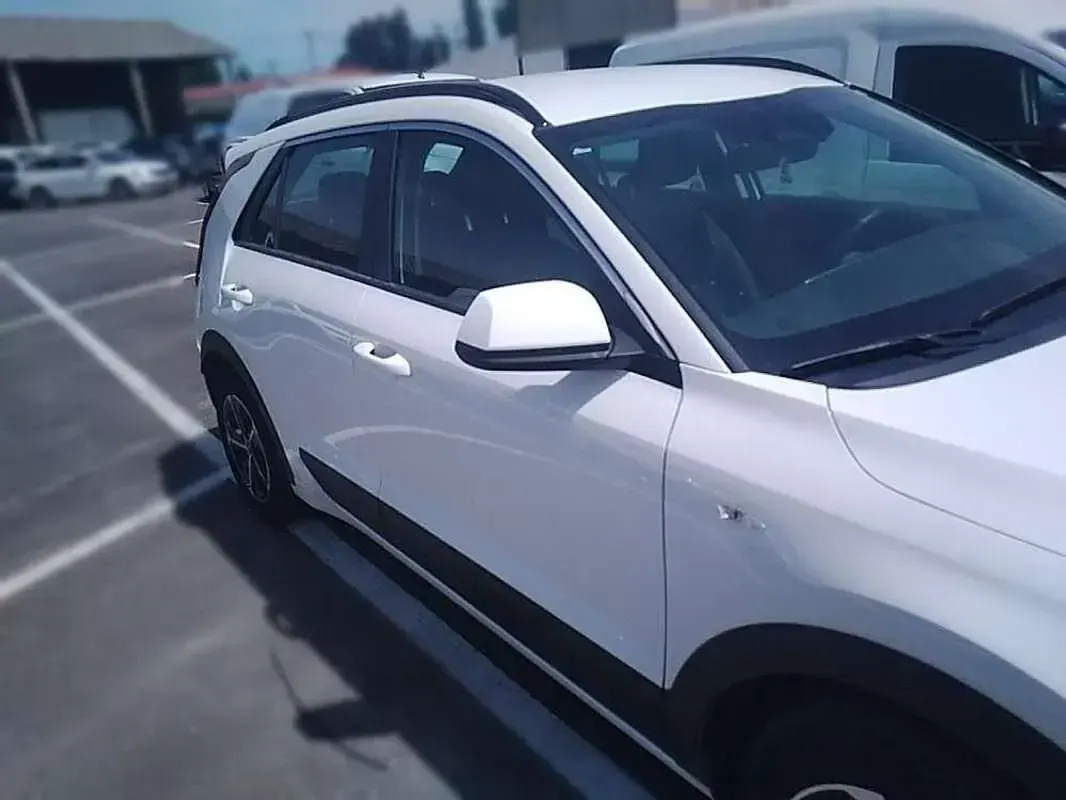Usado Kia Niro 105 CV (77 kW) 2023 Blanco SUV