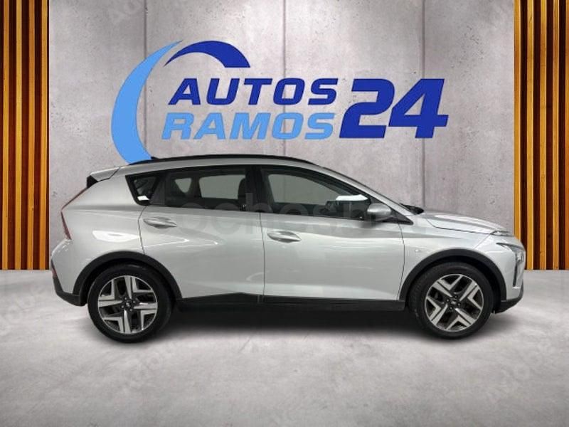 Usado Hyundai Bayon 100 CV (73 kW) 2022 Gris / plata SUV