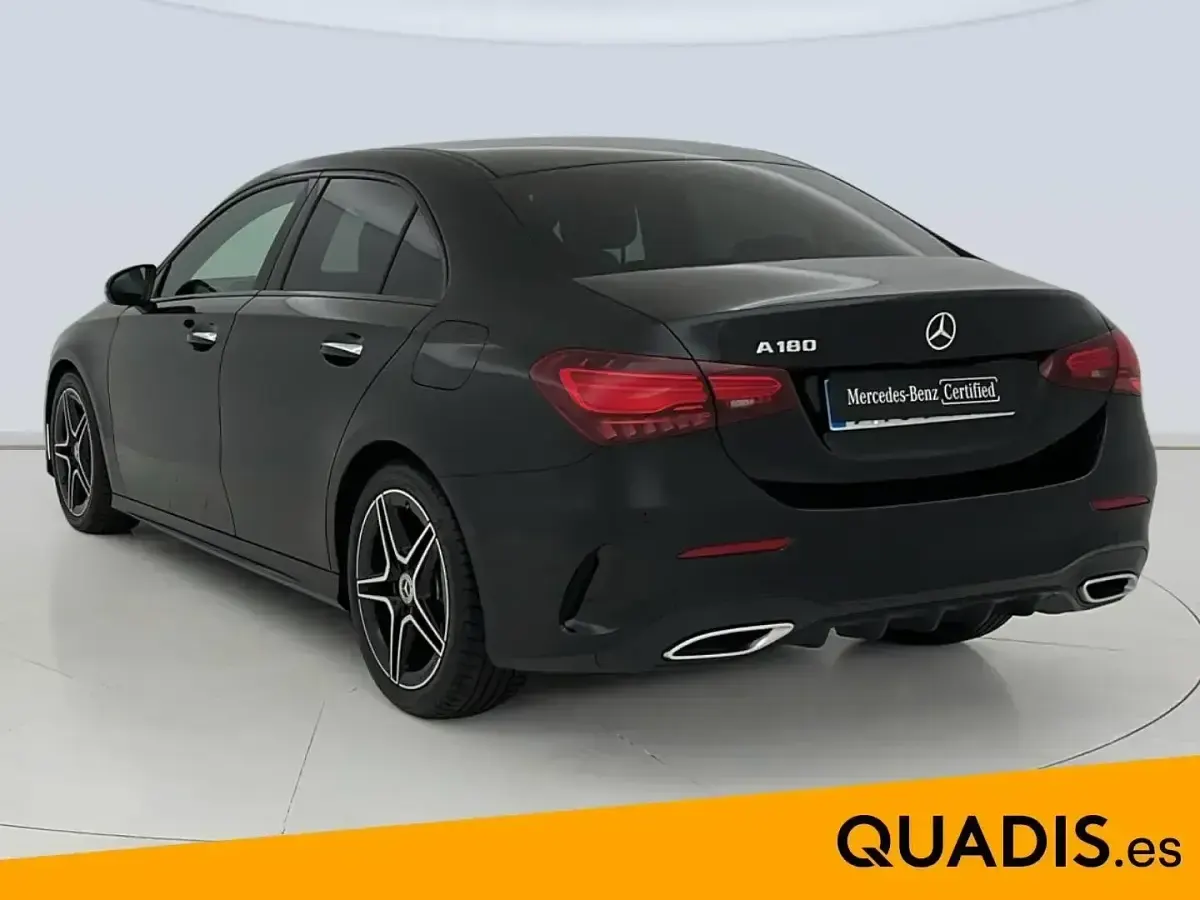 Käytetty Mercedes A180 136 HP (100 kW) 2024 Musta Sedan