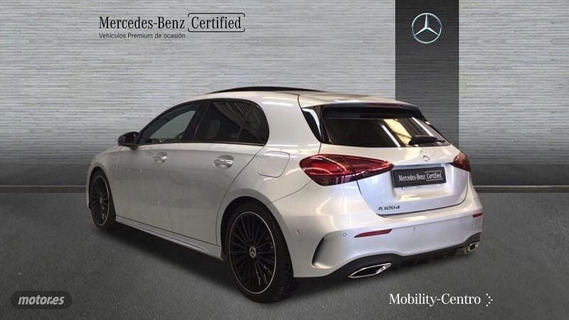 Usado Mercedes A180 AMG line 116 CV (85 kW) 2024 Iridiumsilber  metalliclack Berlina