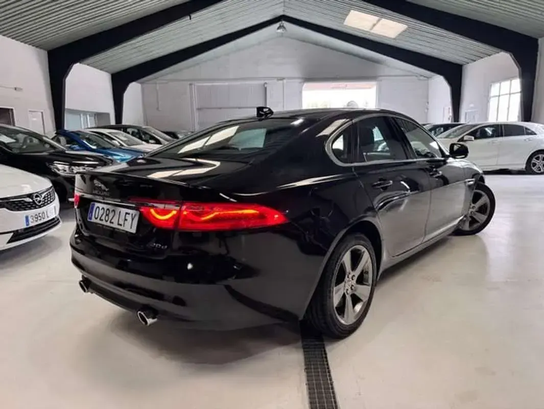 Usado Jaguar XF Portfolio 300 CV (220 kW) 2016 Negro Berlina