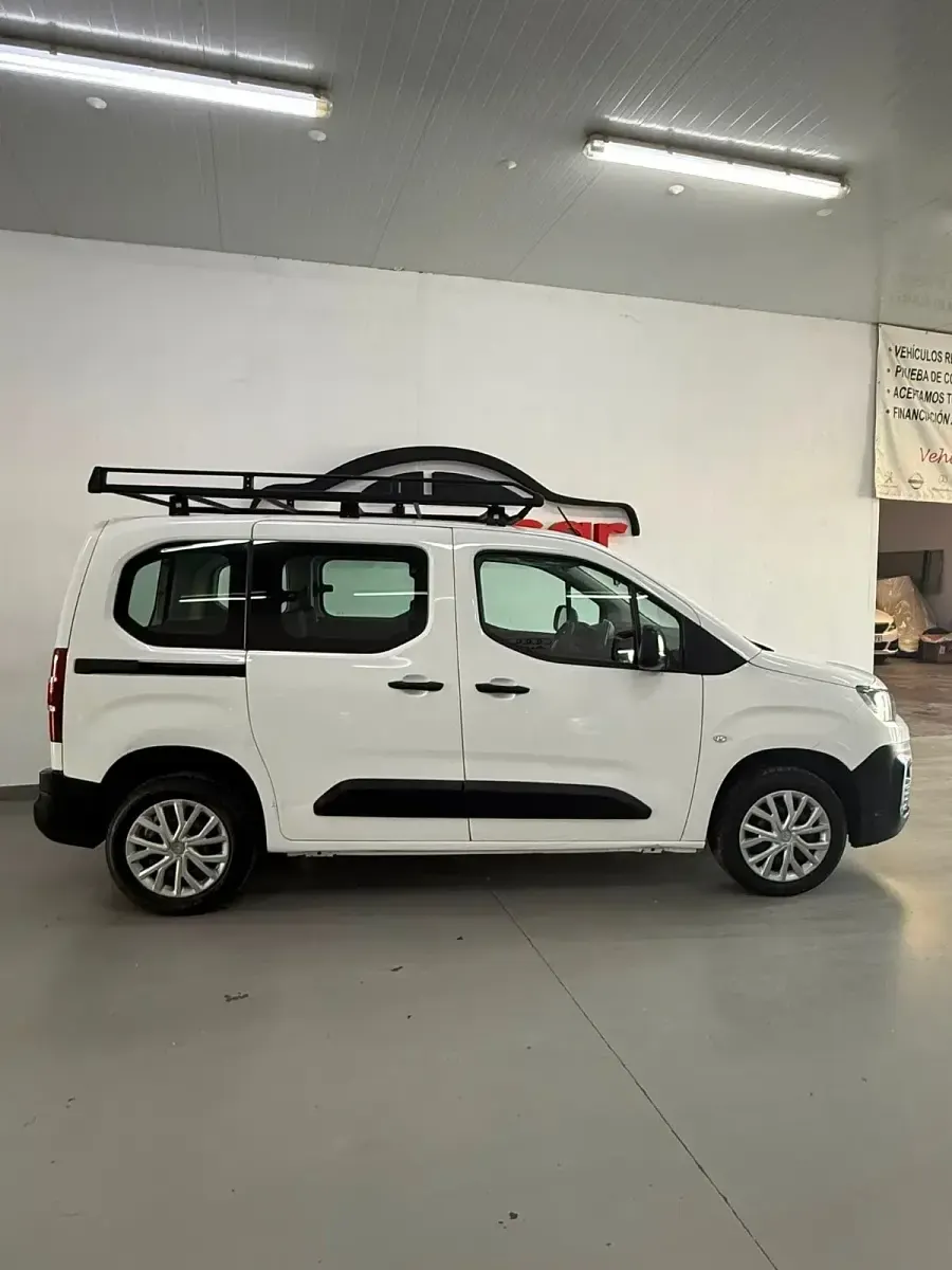 Usado Citroën Berlingo 100 CV (73 kW) 2022 Blanco Monovolumen