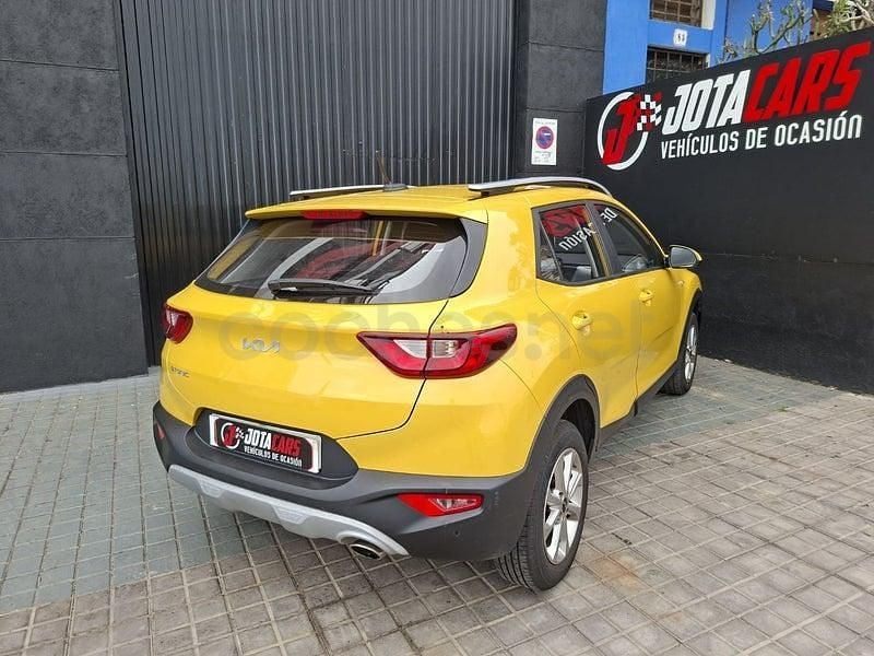 Usado Kia Stonic 84 CV (61 kW) 2023 Amarillo SUV