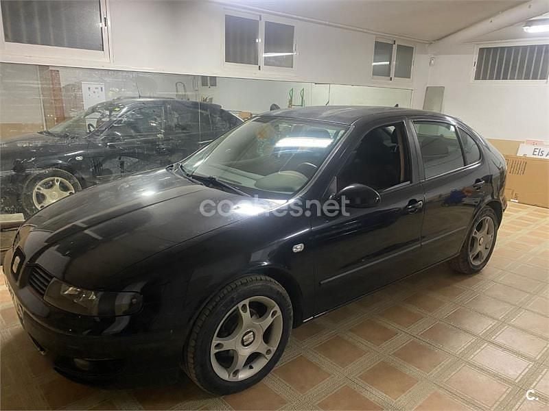 Usado Seat Leon Sport 105 CV (77 kW) 2003 Negro Utilitario