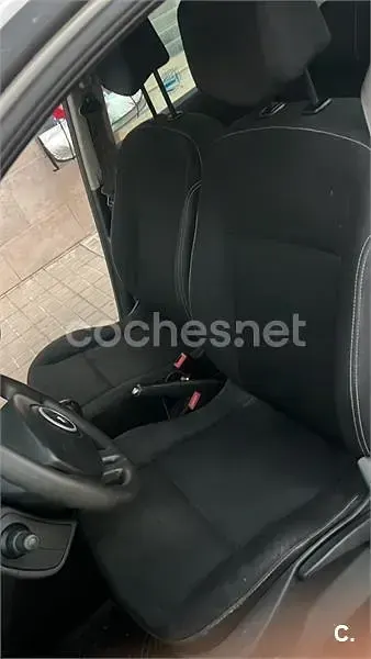Usado Renault Clio III Collection 75 CV (55 kW) 2013 Blanco Berlina
