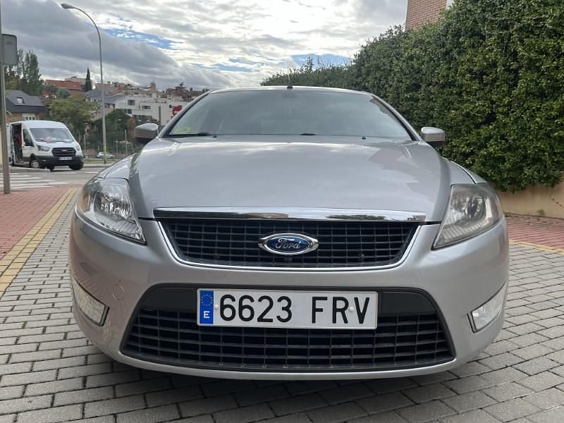 Usado Ford Mondeo Titanium 140 CV (102 kW) 2007 Plata metalizado Berlina