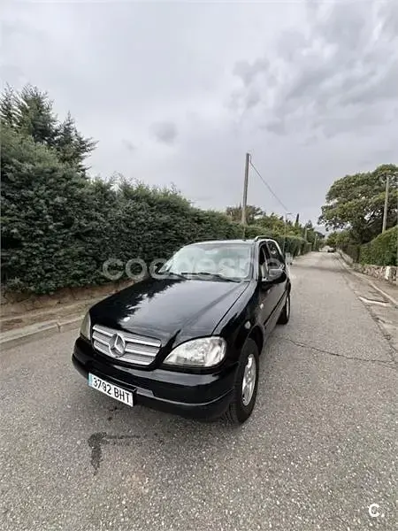 Usado Mercedes ML270 163 CV (119 kW) 2001 Negro SUV