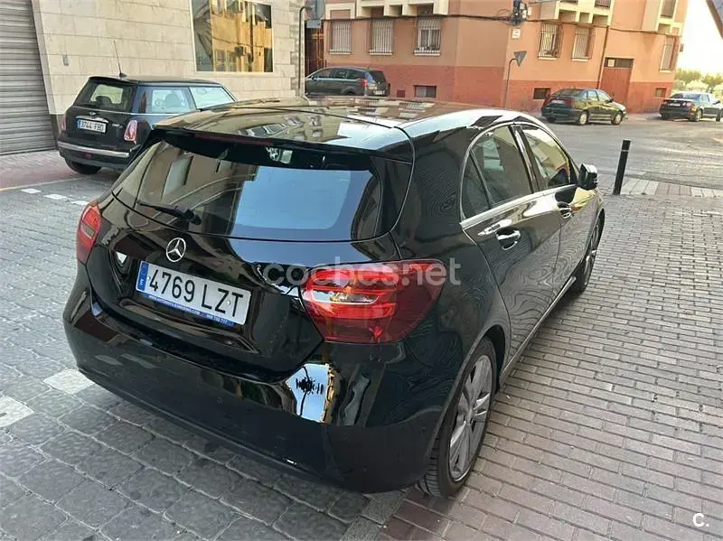 Usado Mercedes A200 Urban 136 CV (100 kW) 2016 Negro Utilitario