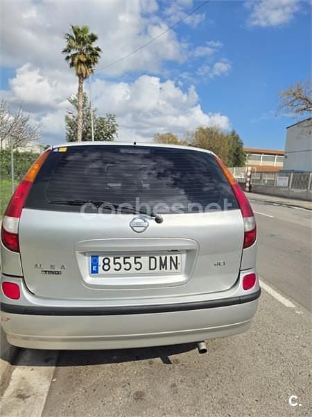 Usado Nissan Almera Tino Acenta 136 CV (100 kW) 2005 Gris / plata Monovolumen