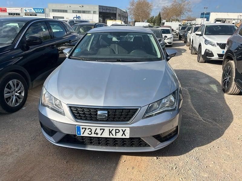 Usado Seat Leon Style 110 CV (80 kW) 2018 Gris / plata Berlina