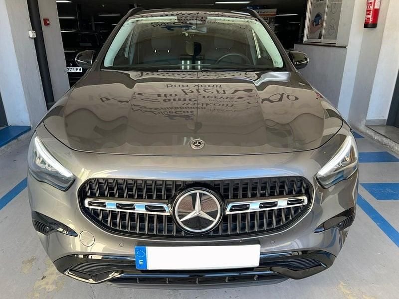 Usado Mercedes GLA200 163 CV (119 kW) 2025 Gris / plata SUV