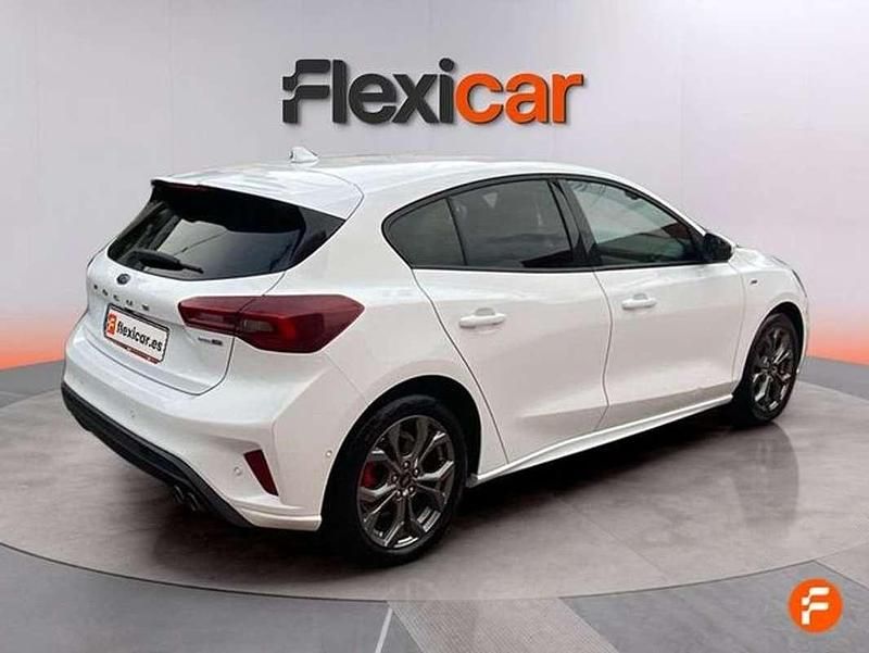 Usado Ford Focus ST-Line 125 CV (91 kW) 2022 Blanco Berlina