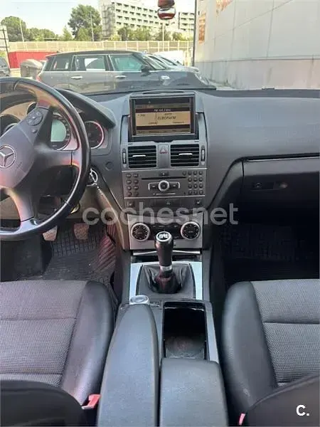 Usado Mercedes C200 136 CV (100 kW) 2010 Azul Familiar