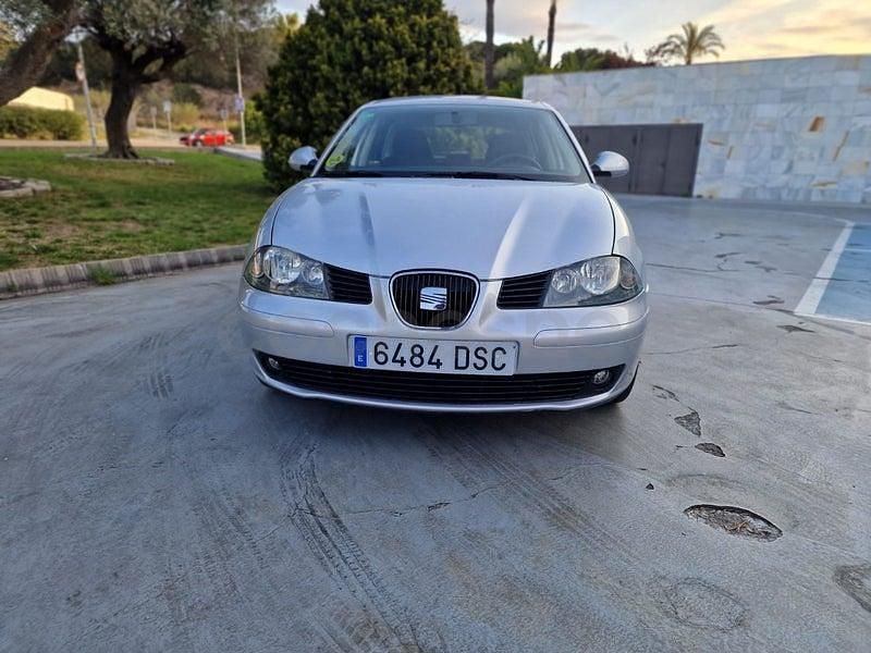 Usado Seat Ibiza Stylance 100 HP (73 kW) 2006 Cinzento Sedan