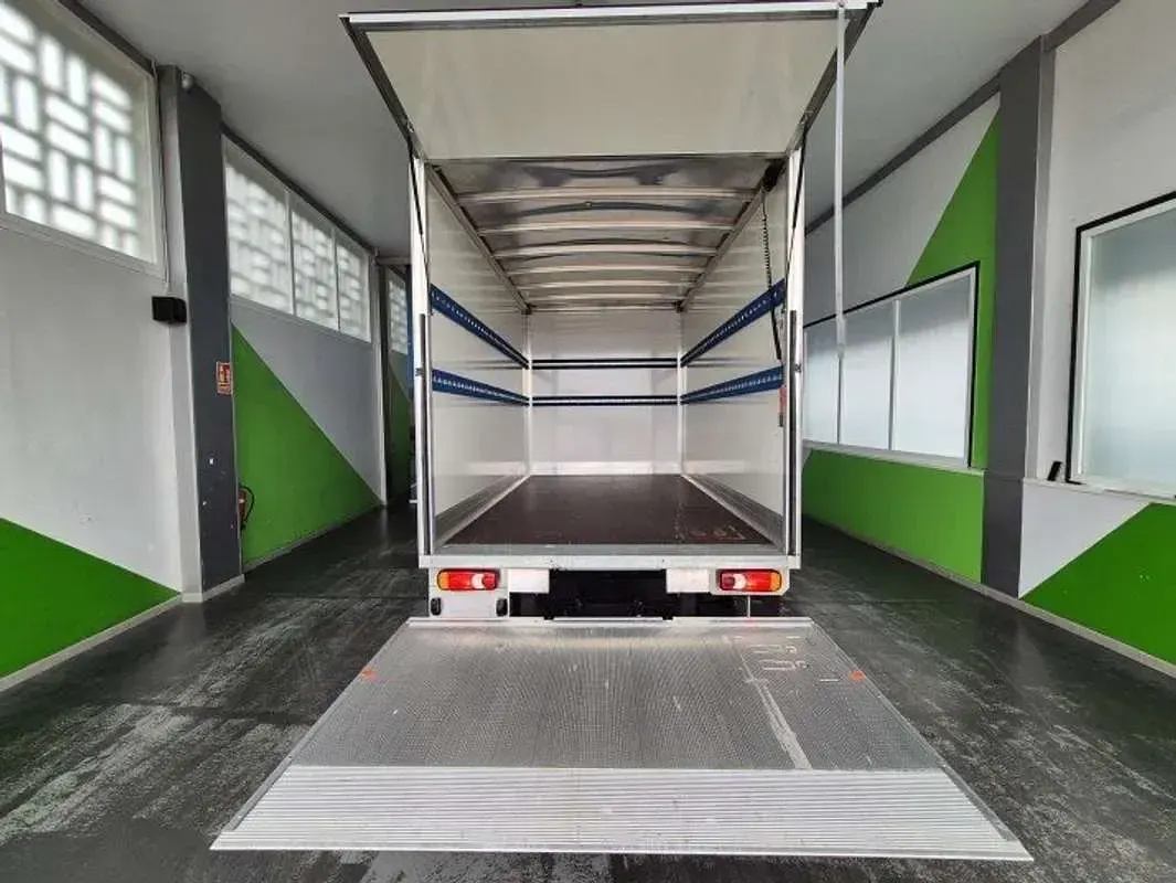 Usado Renault Master 135 CV (99 kW) 2024 Blanco Monovolumen