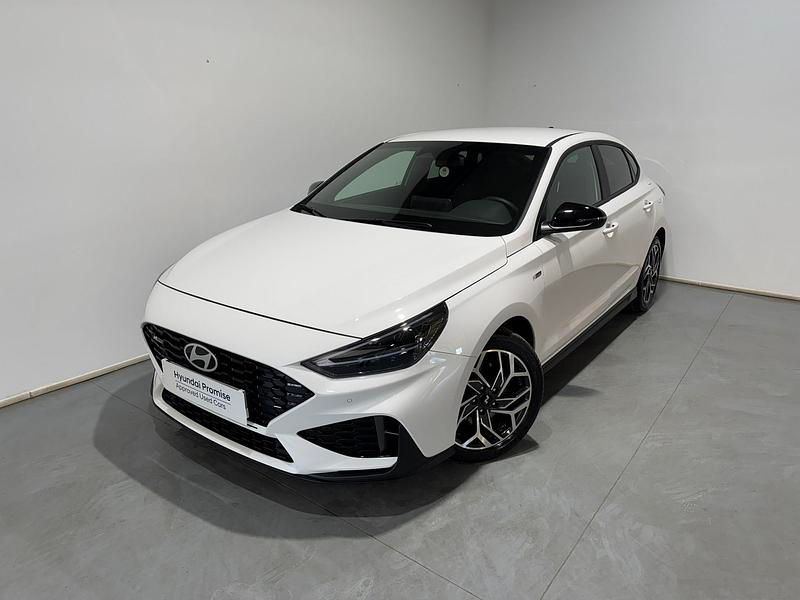 Usado Hyundai i30 N Line 100 CV (73 kW) 2024 Blanco Berlina