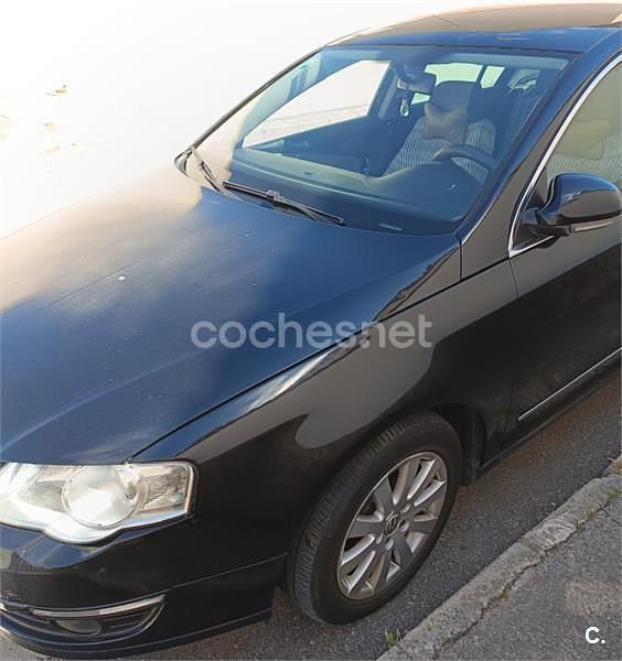Usado VW Passat Advance 140 CV (102 kW) 2004 Negro Berlina