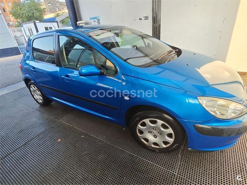Usado Peugeot 307 90 CV (66 kW) 2002 Azul Berlina
