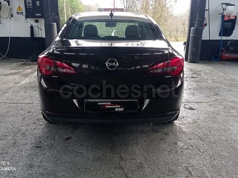 Usado Opel Astra Elegance 136 CV (100 kW) 2015 Marrón Berlina