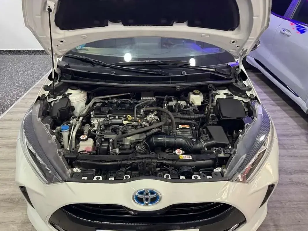 Usado Toyota Yaris Style 116 CV (85 kW) 2020 Blanco Utilitario