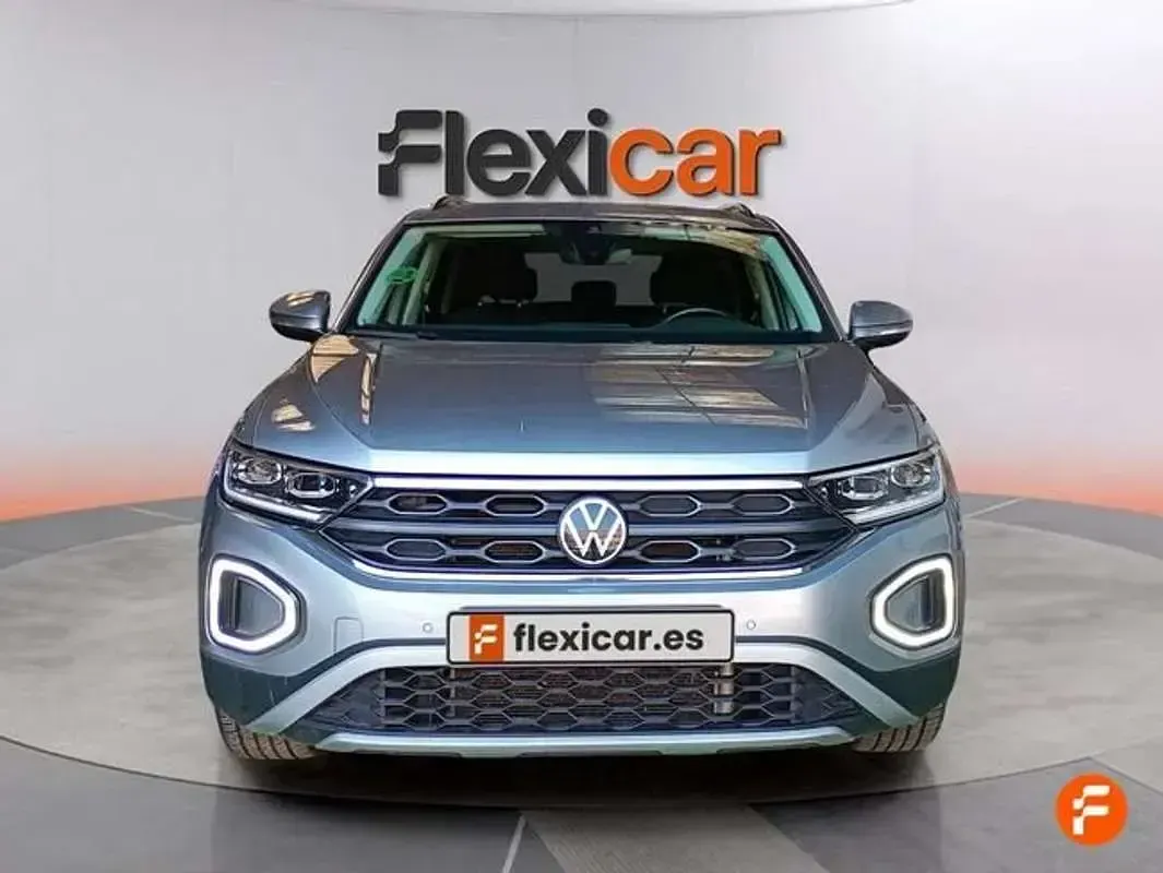 Usado VW T-Roc 116 CV (85 kW) 2024 Gris SUV