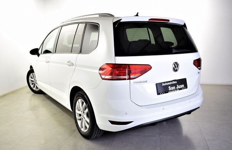 Usado VW Touran Advance 115 CV (84 kW) 2017 Blanco Monovolumen