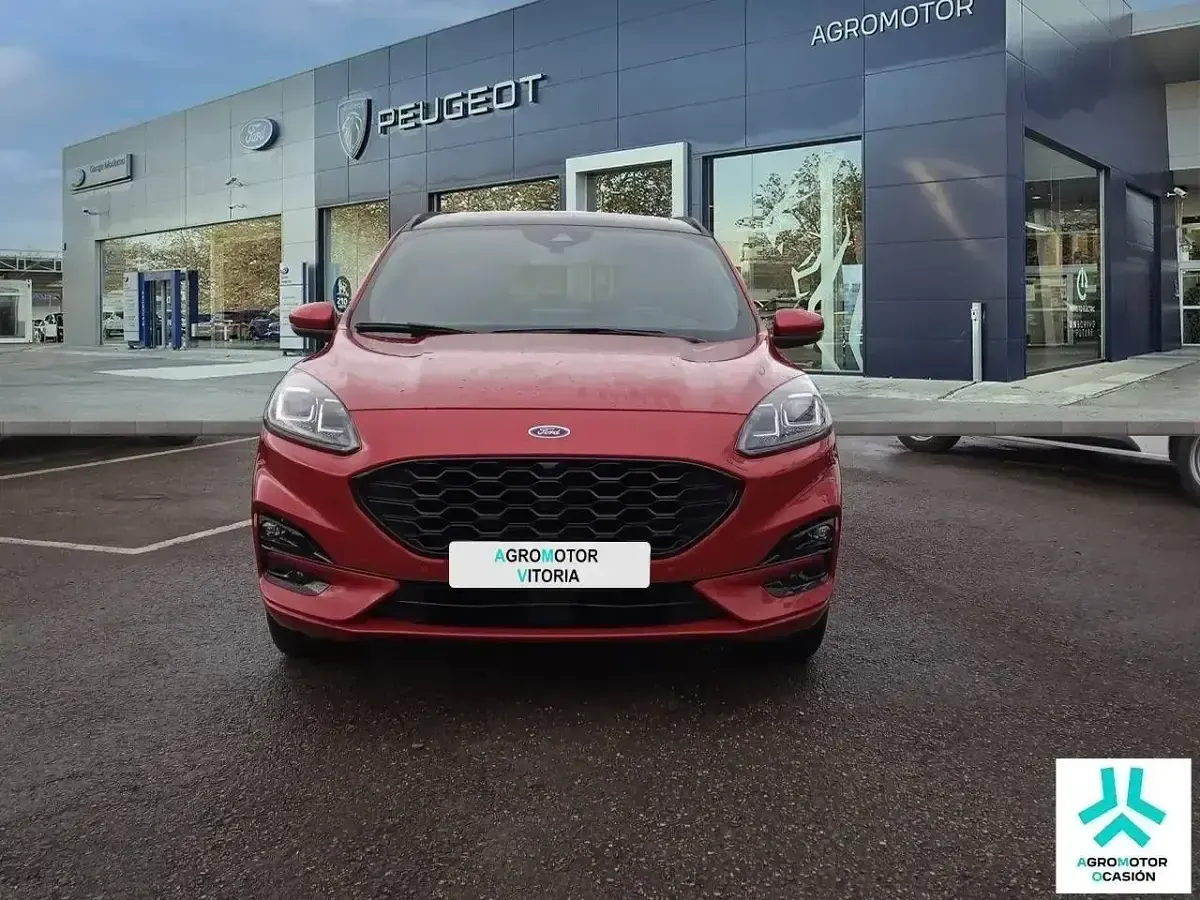 Usado Ford Kuga ST-Line X 225 HP (165 kW) 2022 Vermelho SUV