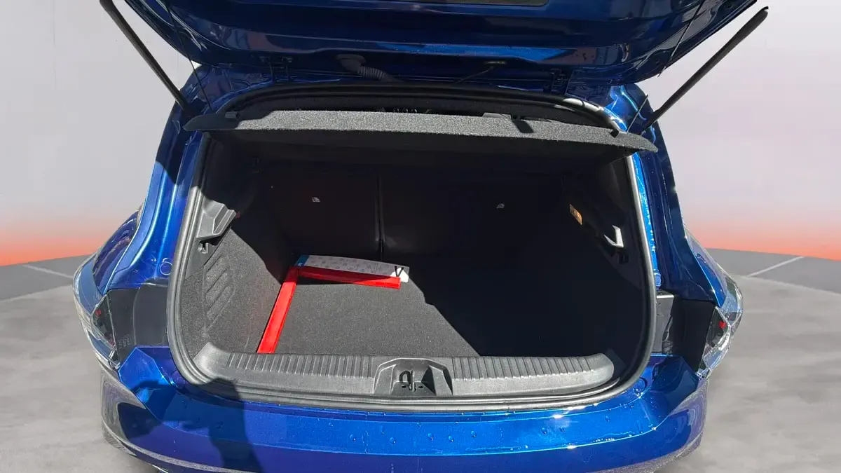 Käytetty Renault Clio V Techno 101 HP (74 kW) 2025 Sedan