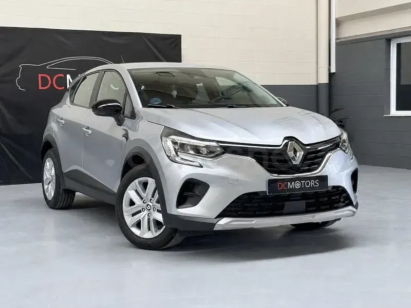 Usado Renault Captur Evolution 160 CV (117 kW) 2022 Gris / plata SUV