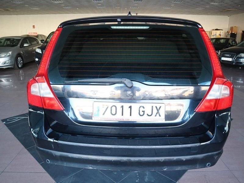 Negro Usado 2009 Volvo V70 Momentum Familiar | 4100 € - Imagen 1/4