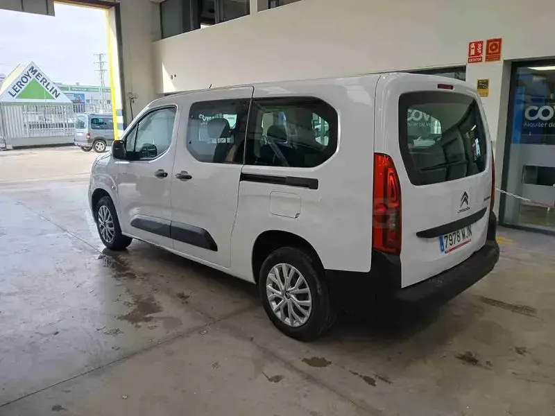 Usado Citroën Berlingo Feel 110 CV (80 kW) 2023 Blanco Monovolumen