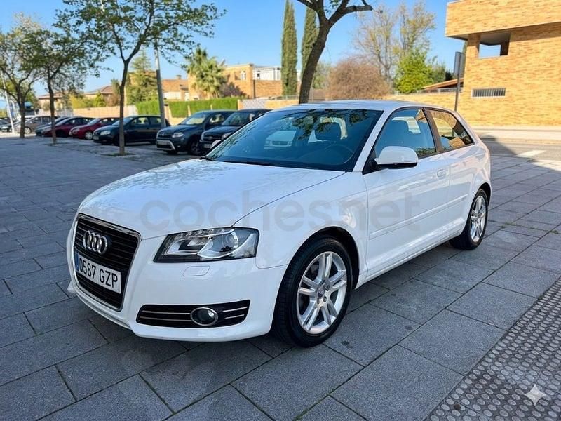 Käytetty Audi A3 Attraction 105 HP (77 kW) 2010 Valkoinen Viistoperä