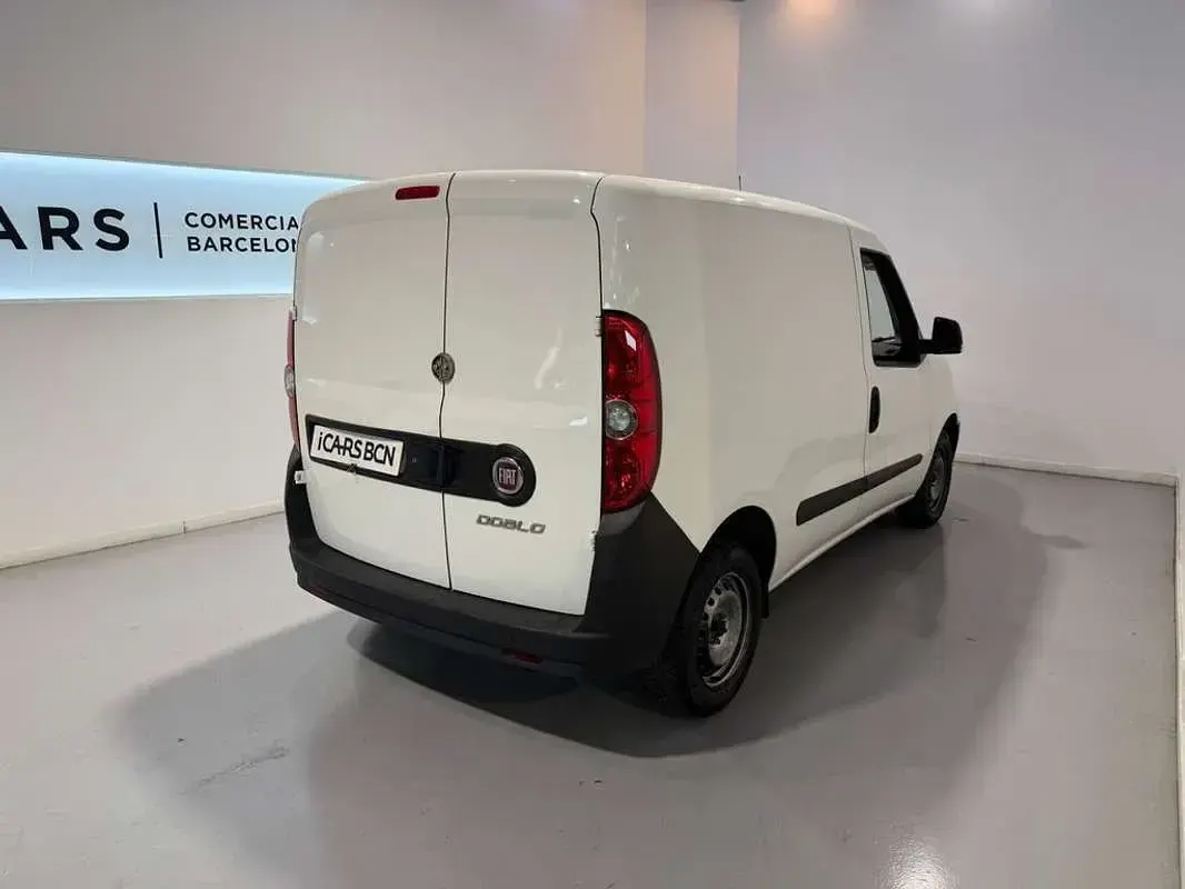 Usado Fiat Doblò 90 CV (66 kW) 2021 Blanco Monovolumen