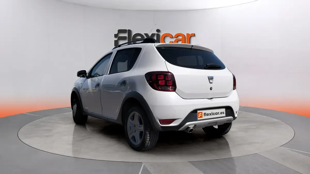 Usado Dacia Sandero Comfort 90 CV (66 kW) 2020 Blanco Berlina