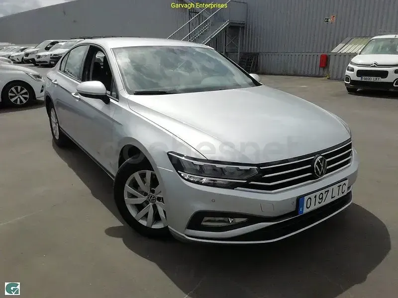 Usado VW Passat Business 150 CV (110 kW) 2021 Gris / plata Berlina