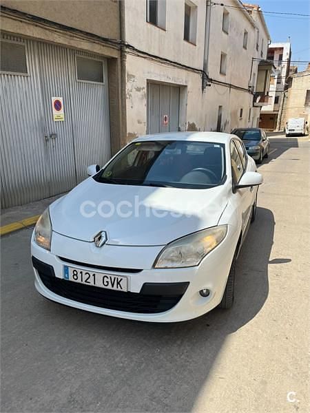 Blanco Usado 2010 Renault Mégane III Dynamique Berlina | 4200 € (Precio justo) - Imagen 1/4