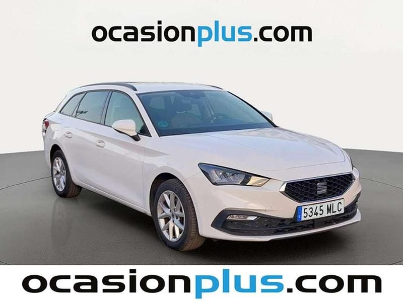 Usado Seat Leon ST Style 131 CV (96 kW) 2023 Blanco Familiar