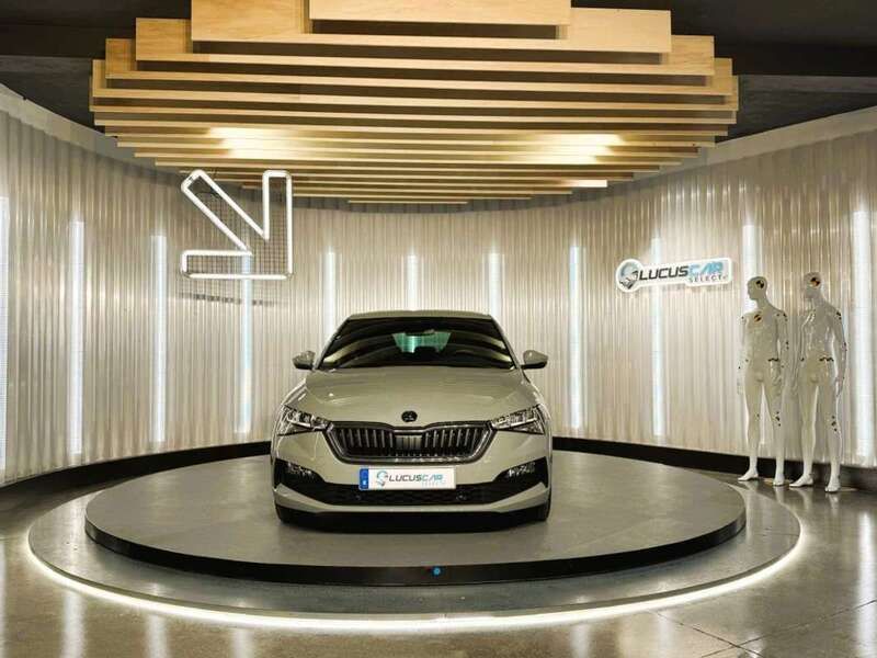 Usado Skoda Scala Sport 110 CV (80 kW) 2023 Gris Utilitario