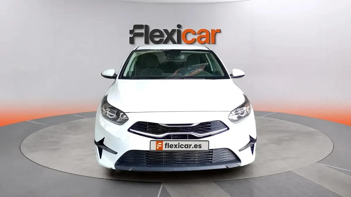 Usado Kia Ceed 136 CV (100 kW) 2023 Blanco Utilitario