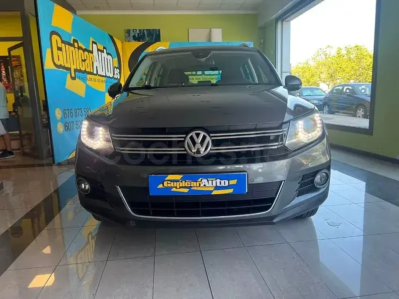 Usado VW Tiguan 140 CV (102 kW) 2015 Gris / plata SUV
