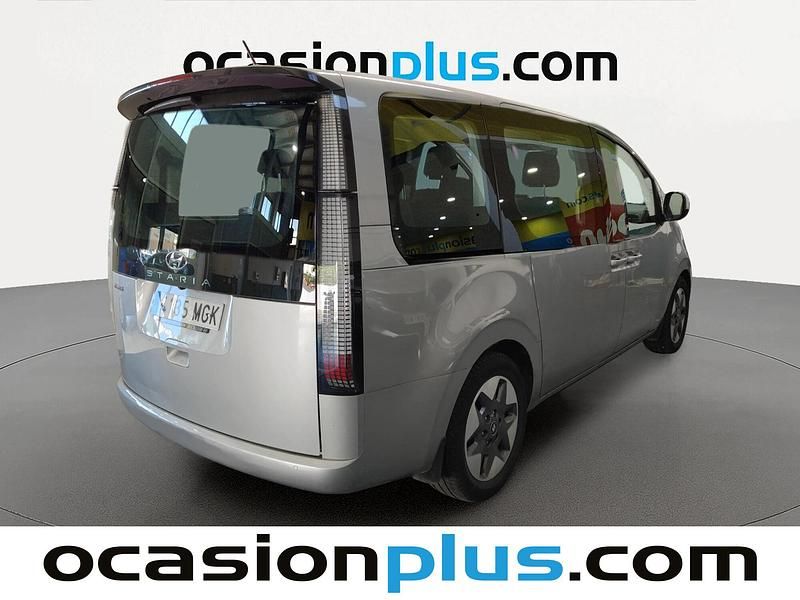 Usado Hyundai Staria 177 CV (130 kW) 2023 Gris Monovolumen