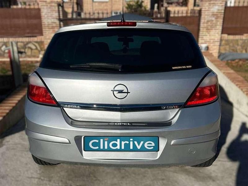 Usado Opel Astra Cosmo 110 HP (80 kW) 2006 Cinzento Sedan